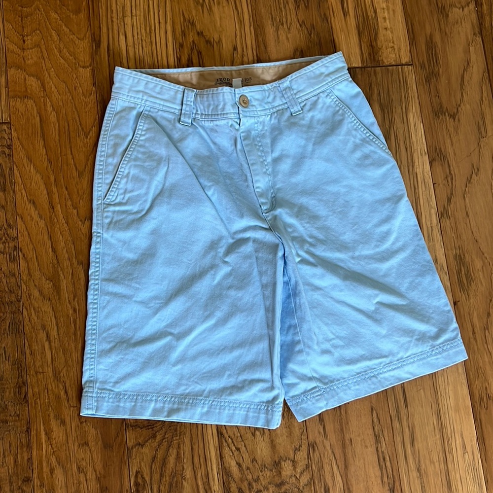 Mens Izod shorts. 30 waist, 10.5 inseam.